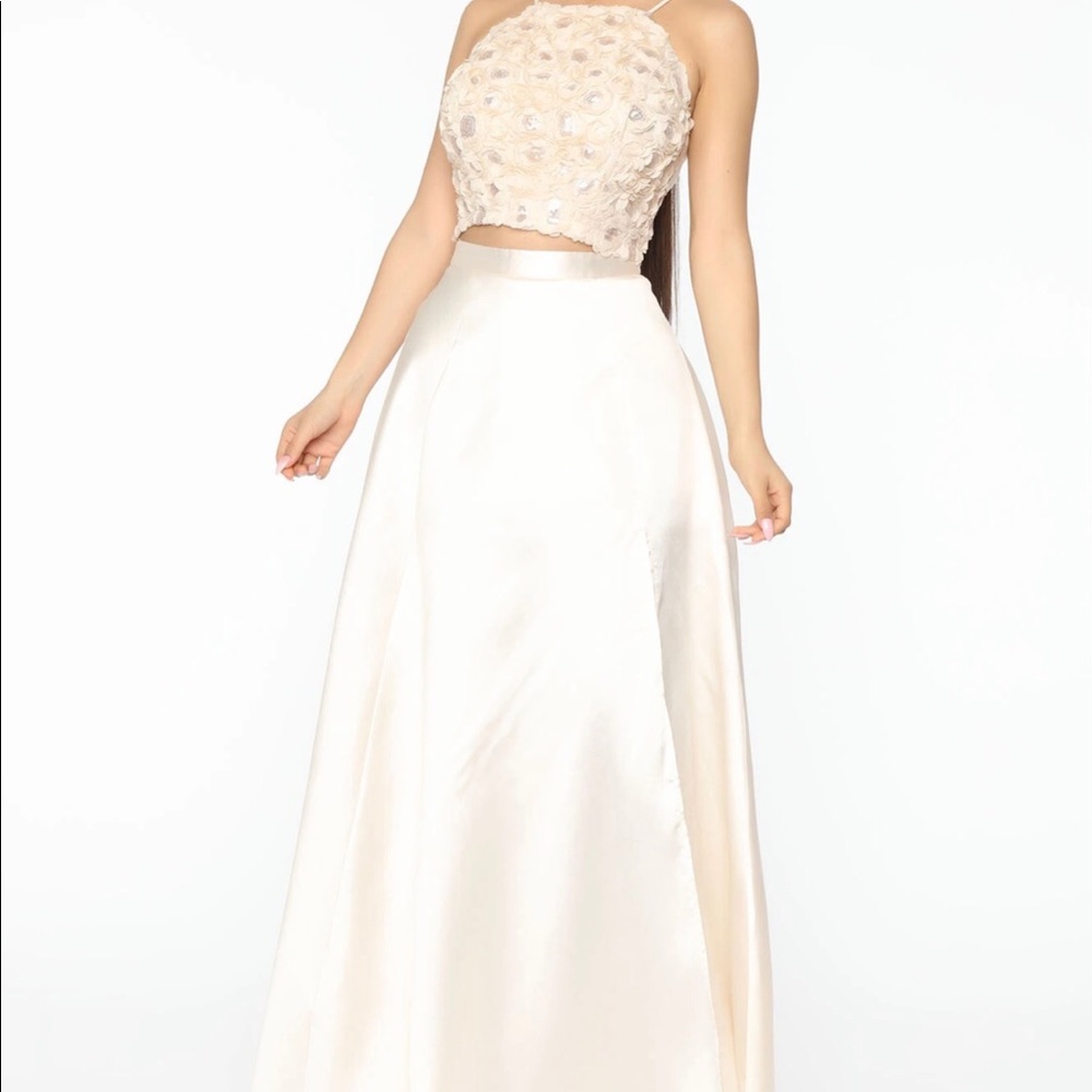 Glam and Glow Skirt Set - Beige
Size: M